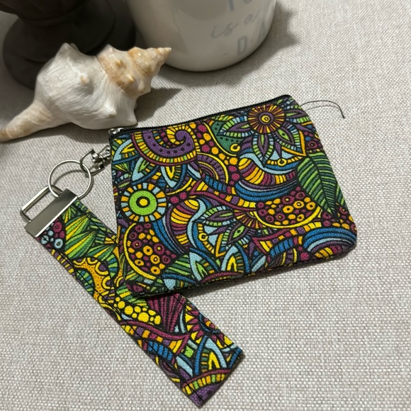 Free With $25 Purchase-Mini Zip Wallet with Detachable Key Chain-Floral-EUC - Picture 2 of 9